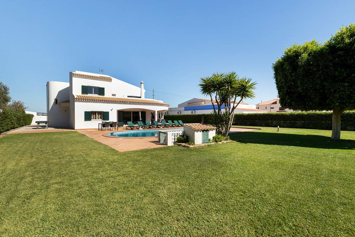Villa de 4 dormitorios, con piscina y jardín, Albufeira, Algarve_180585
