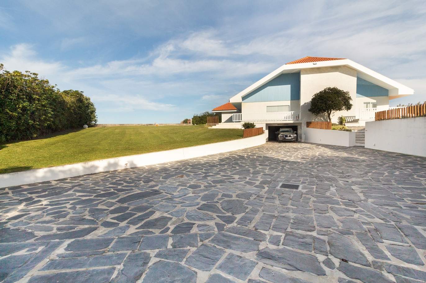 Luxury villa in 1st line of sea, for sale, in Fao, Portugal_181206