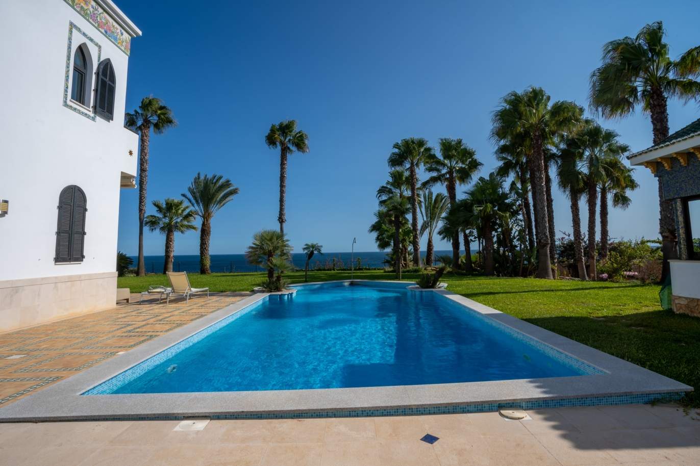 Luxury villa on the first line of the sea, Praia da Luz, Lagos, Algarve_183341