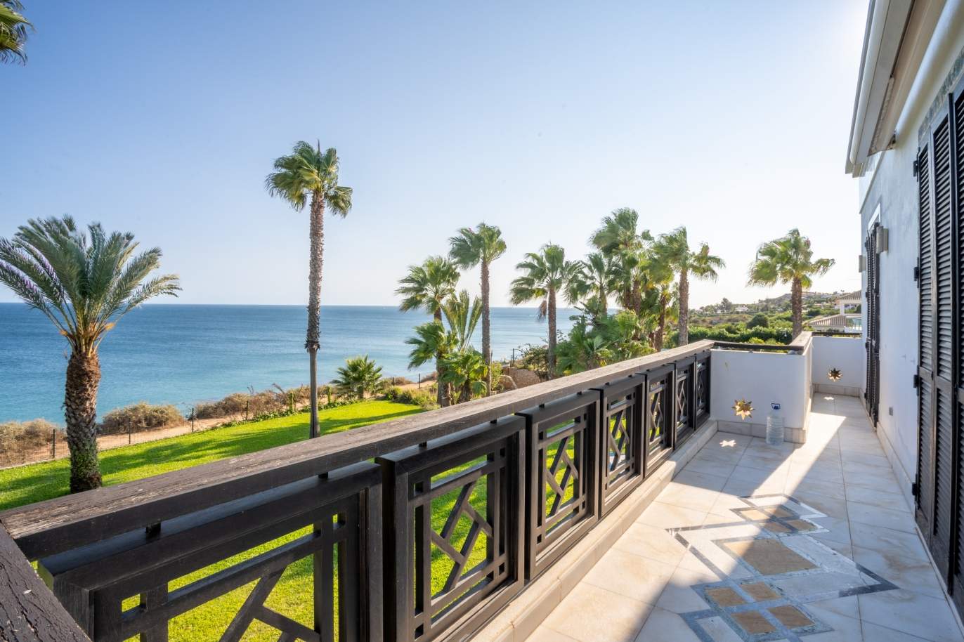 Luxury villa on the first line of the sea, Praia da Luz, Lagos, Algarve_183363