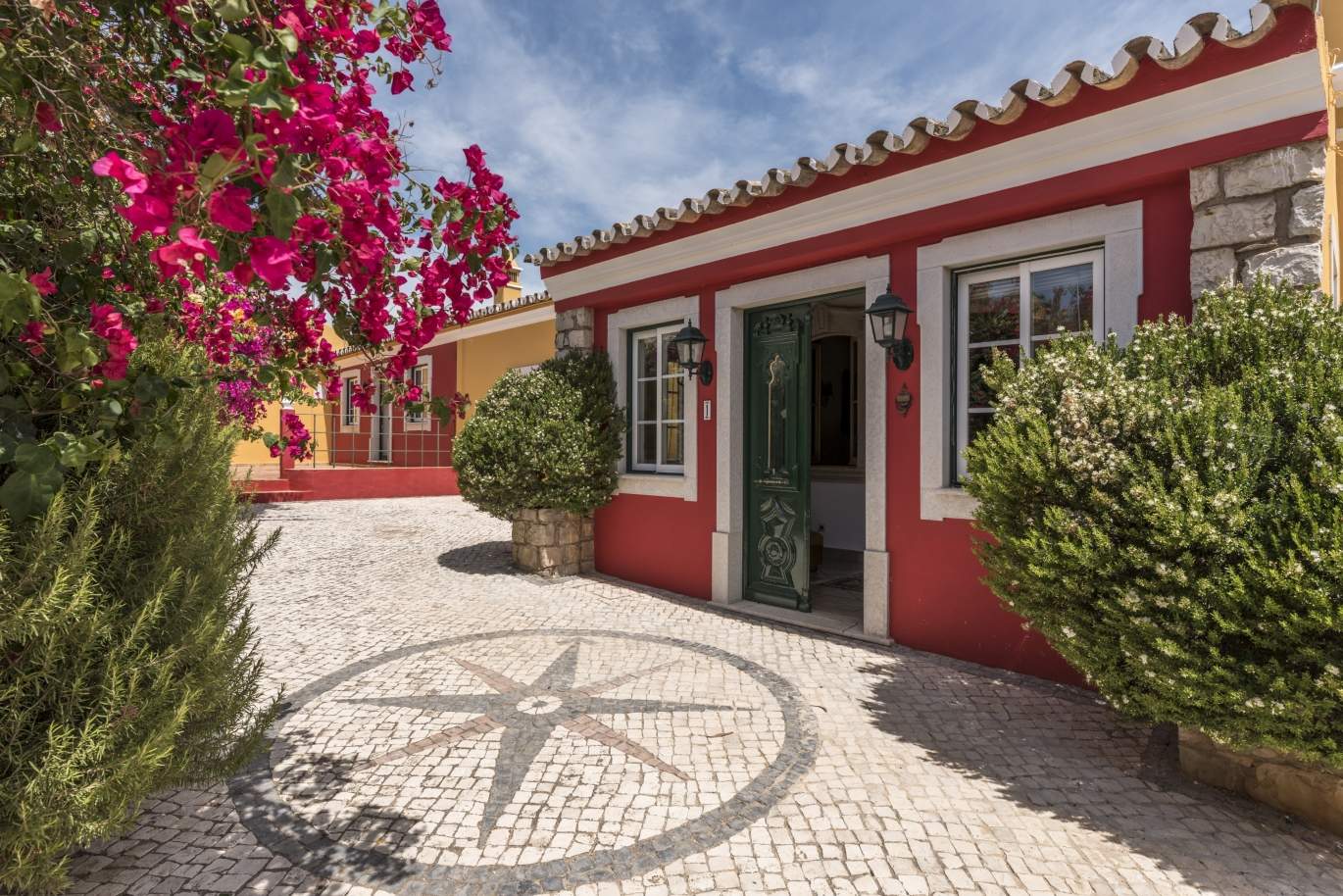 Portuguese quinta with large garden and swimming pool, Almancil, Algarve_185393