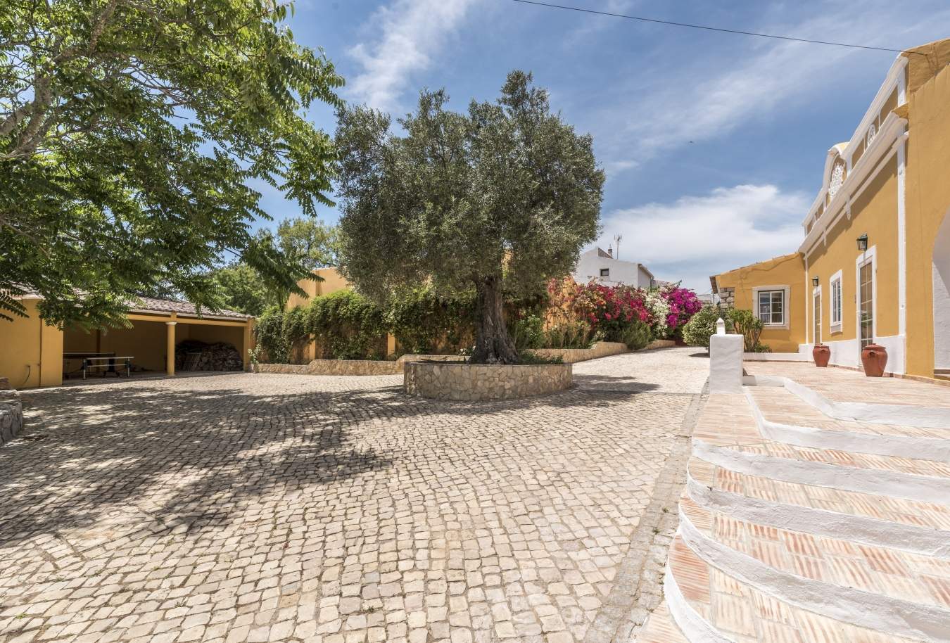 Portuguese quinta with large garden and swimming pool, Almancil, Algarve_185415
