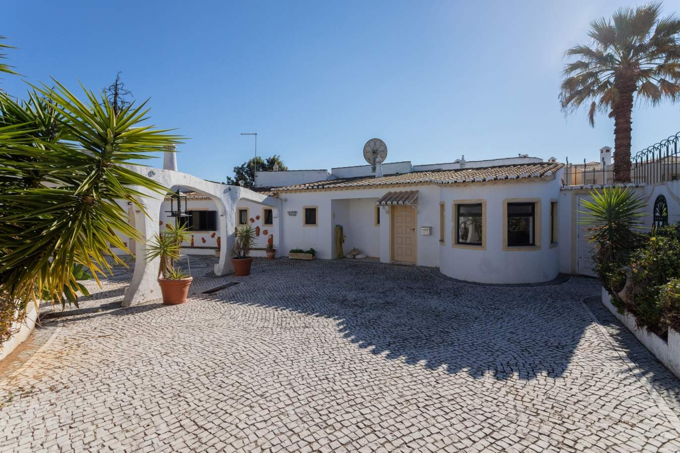 Fantástica propriedade a poucos passos do areal, Praia da Luz, Algarve_185960
