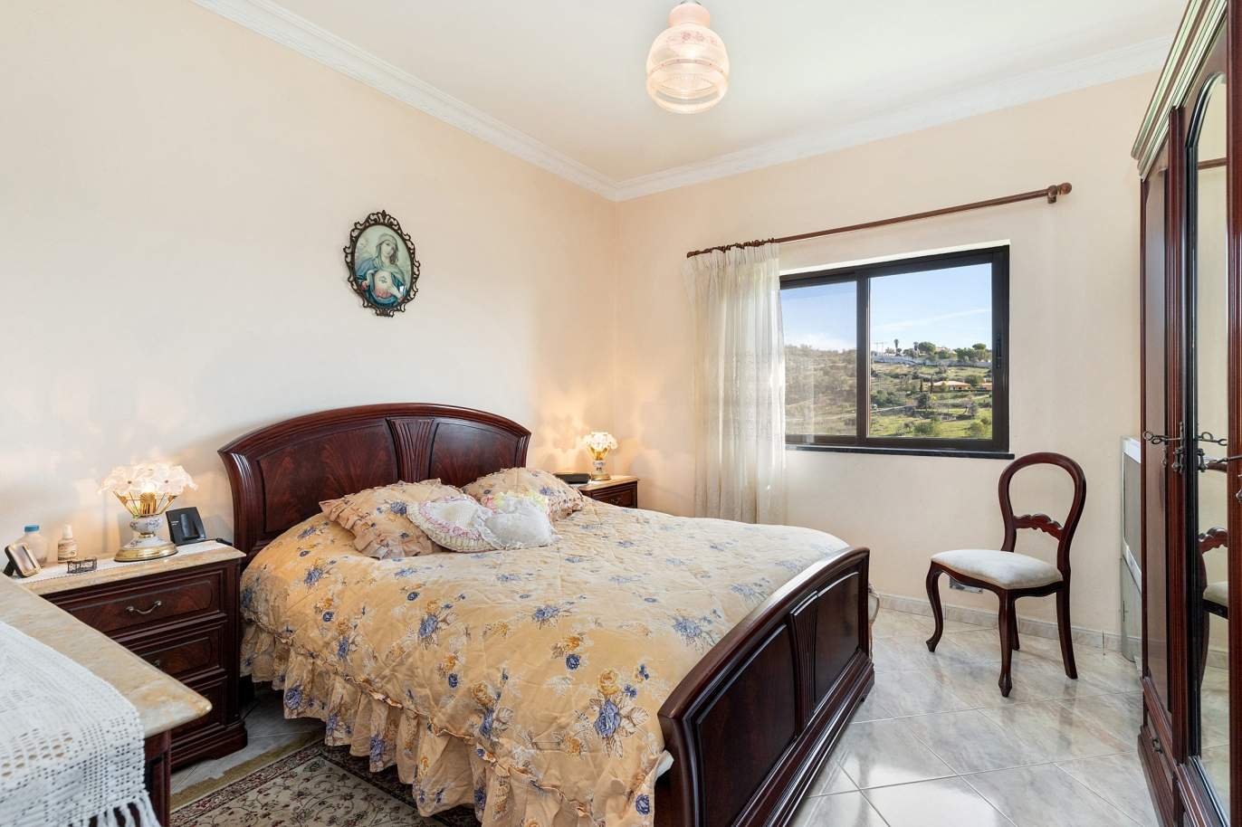 Villa de 3 dormitorios con vistas a la montaña y al mar, en venta, Loulé, Algarve_188401