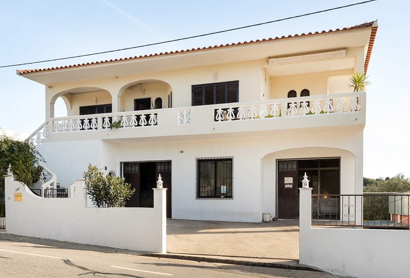 Villa de 3 dormitorios con vistas a la montaña y al mar, en venta, Loulé, Algarve_188567