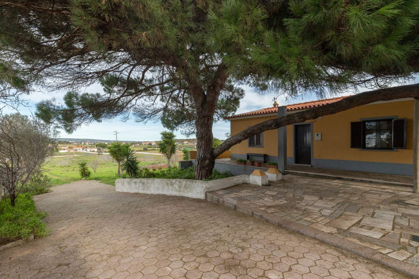 2 bedroom villa with large plot, for sale, Lagos, Algarve_191275