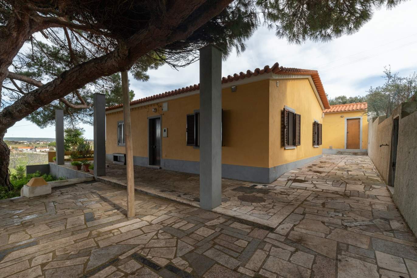 2 bedroom villa with large plot, for sale, Lagos, Algarve_191276