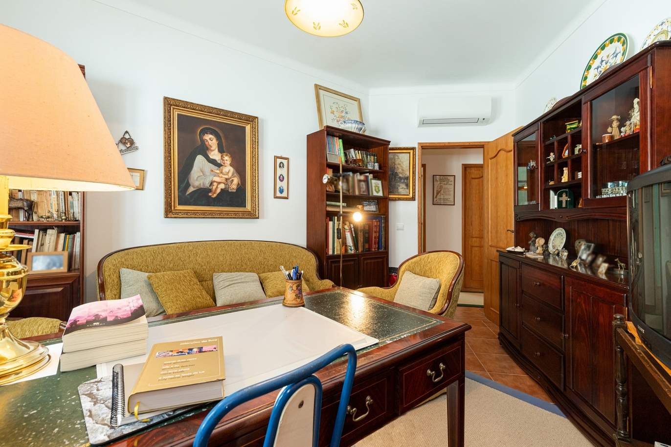Casa de 5 dormitorios, cerca de la playa, en venta en Carvoeiro, Algarve_191911
