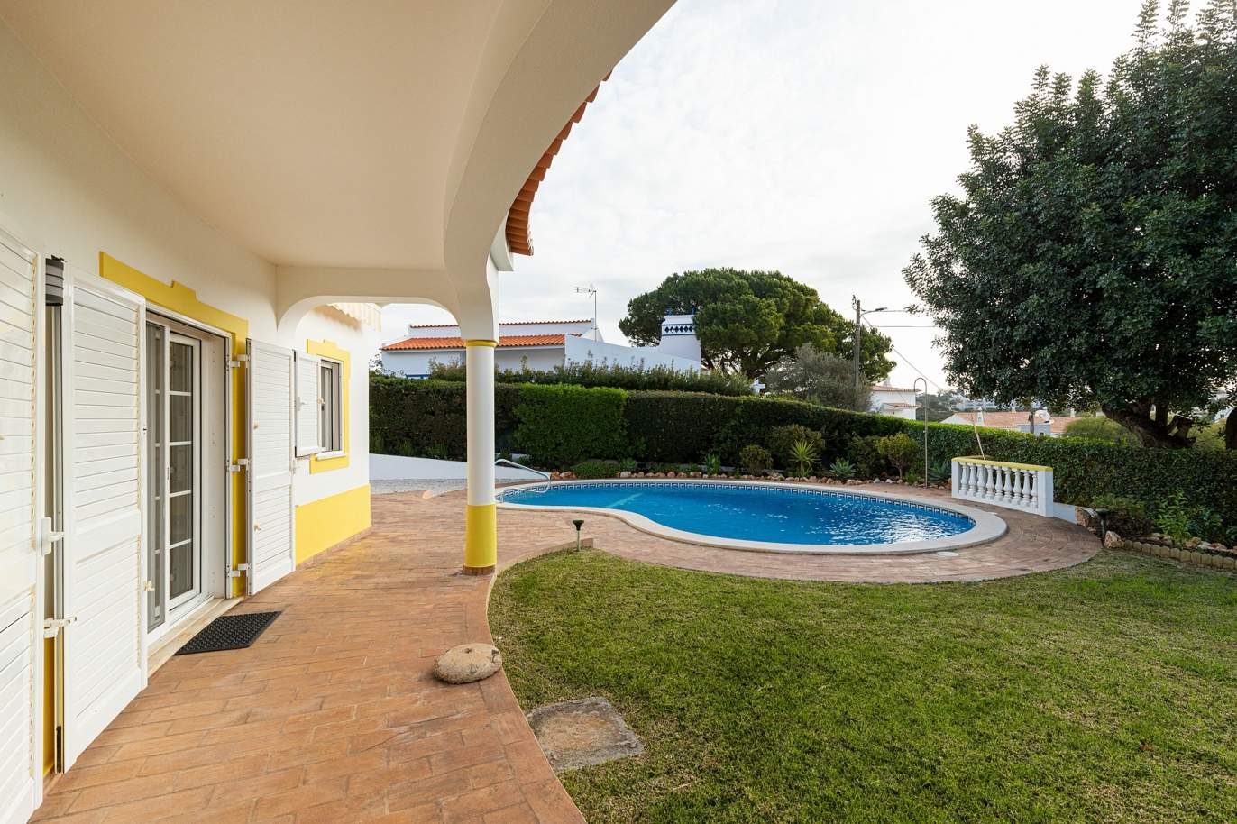 Casa de 5 dormitorios, cerca de la playa, en venta en Carvoeiro, Algarve_191914