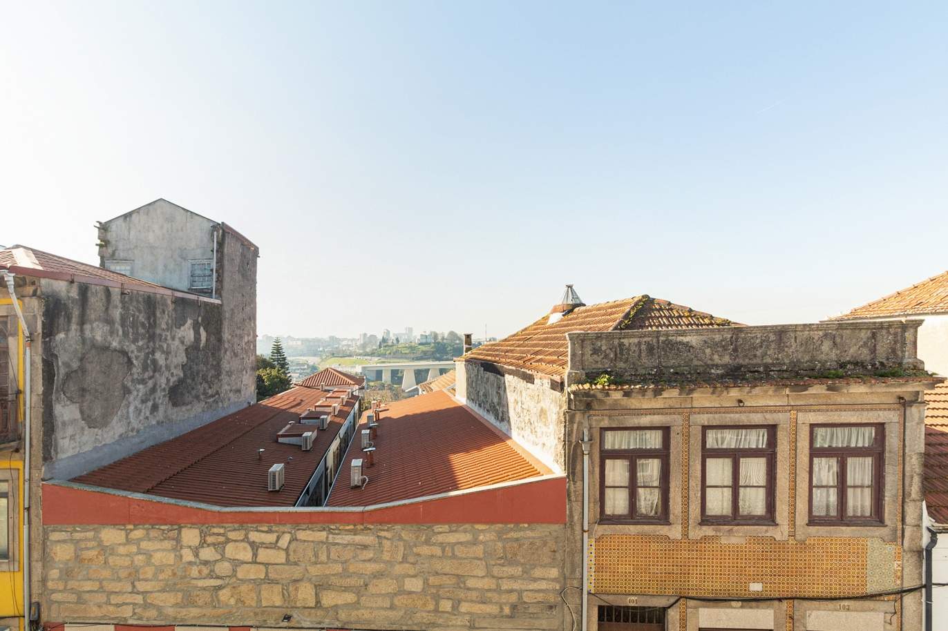 Verkauf: Gebäude mit genehmigtem Projekt für 4 Wohnungen, Zentrum von Porto, Portugal_192096