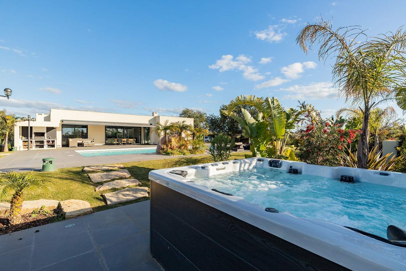 Villa de luxe avec piscine et jacuzzi, à vendre, à Silves, Algarve_192541