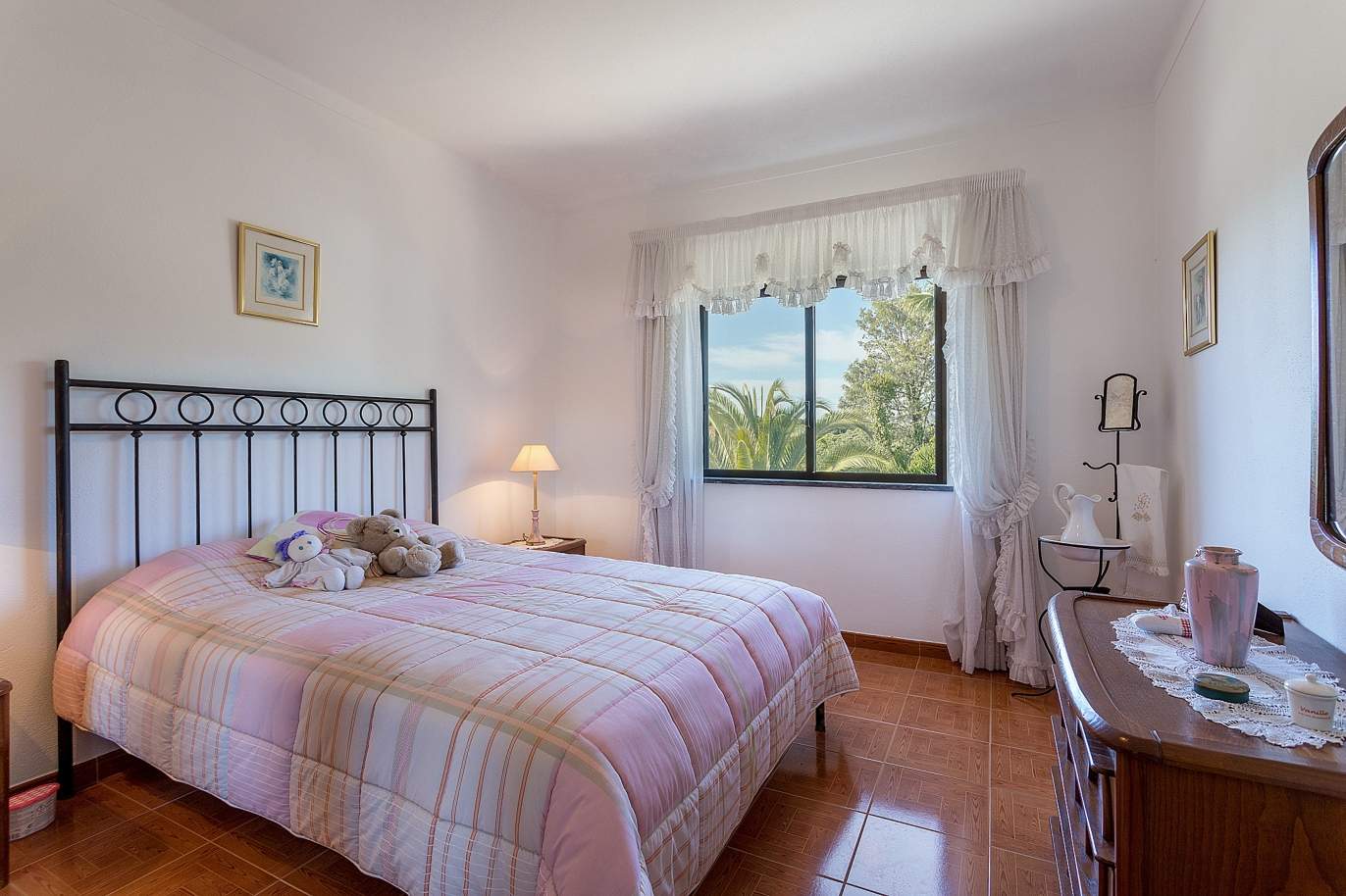 Villa con gran parcela, en venta, en Almancil, Algarve_194179