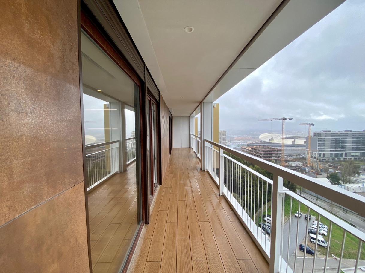 Penthouse duplex nova com varanda, para venda, nas Antas, Porto_195143