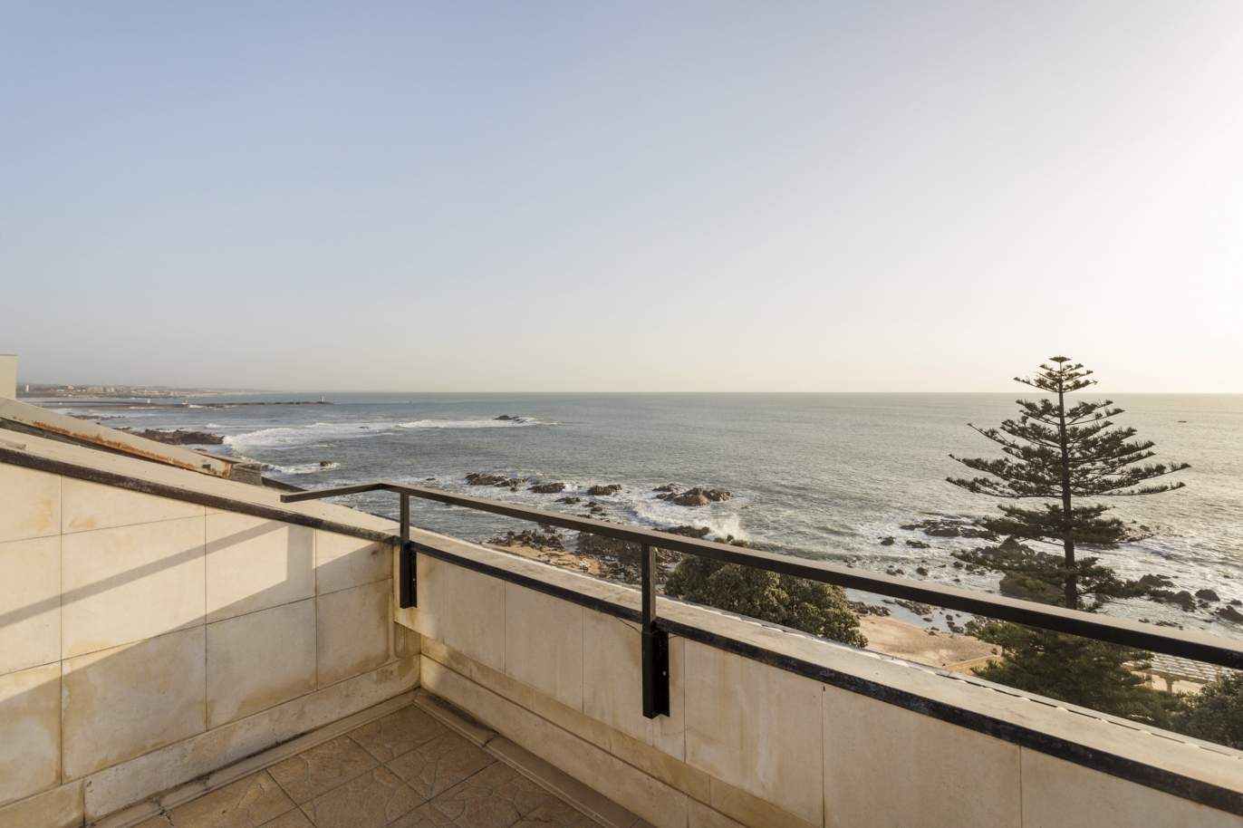 Selling: Penthouse duplex with terrace, in 1st line of sea, Foz do Douro, Porto, Portugal_195600