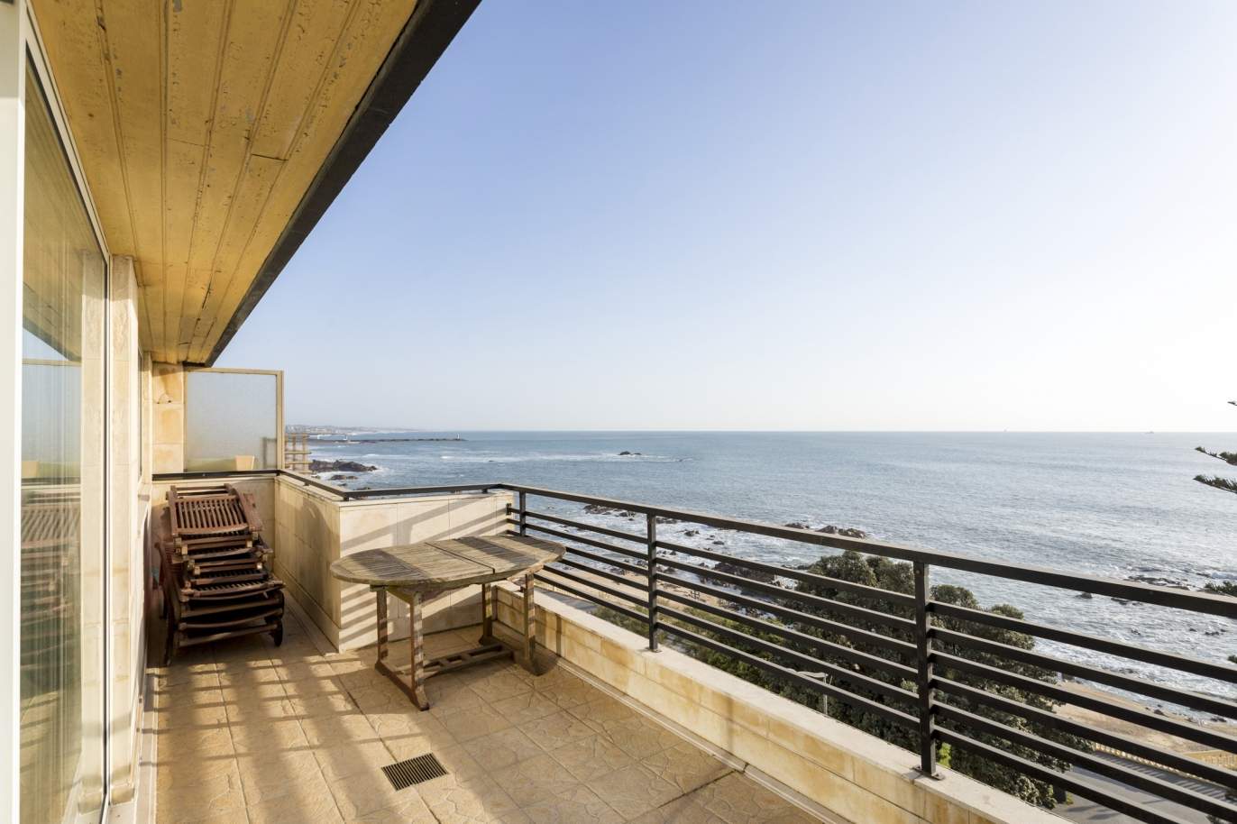 Selling: Penthouse duplex with terrace, in 1st line of sea, Foz do Douro, Porto, Portugal_195639