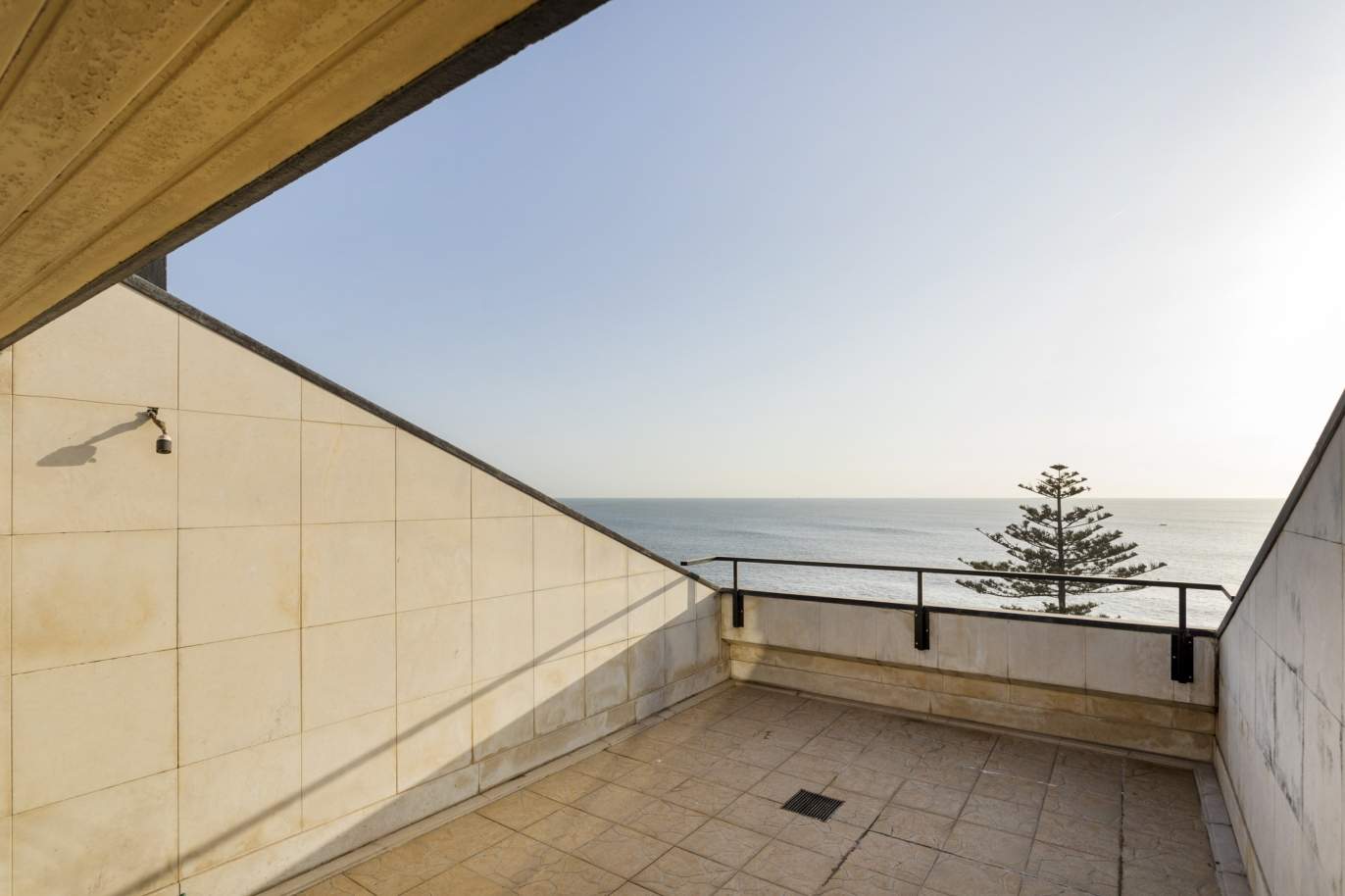 Selling: Penthouse duplex with terrace, in 1st line of sea, Foz do Douro, Porto, Portugal_195641