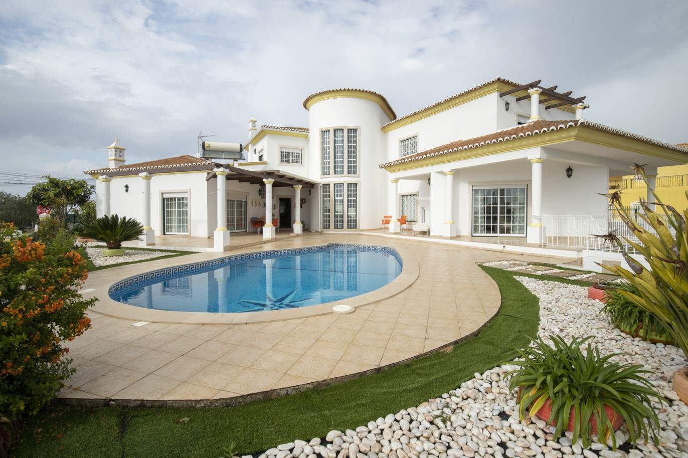Villa de 4 dormitorios con piscina, en venta, en Albufeira, Algarve_196126