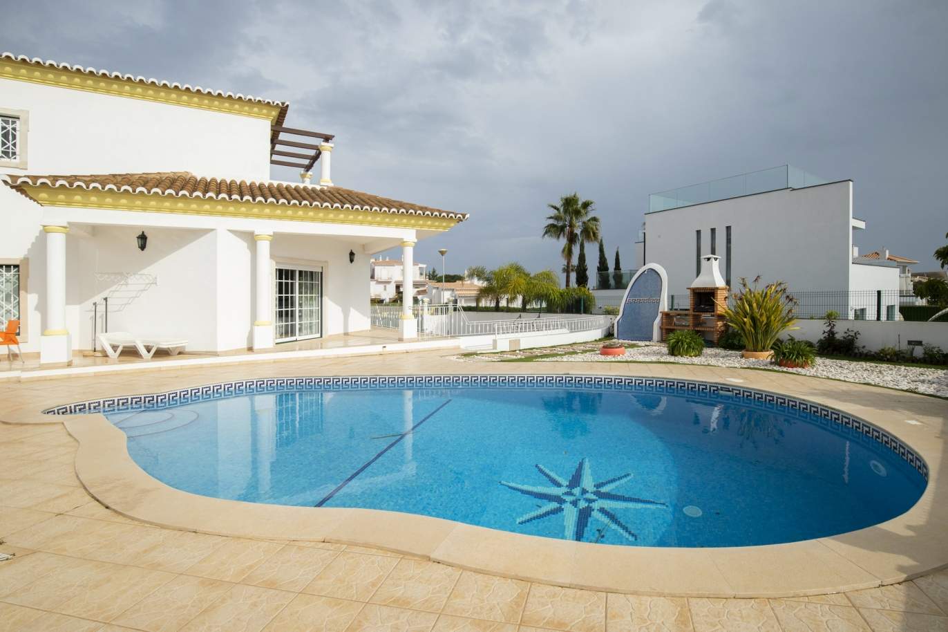 Villa de 4 dormitorios con piscina, en venta, en Albufeira, Algarve_196127