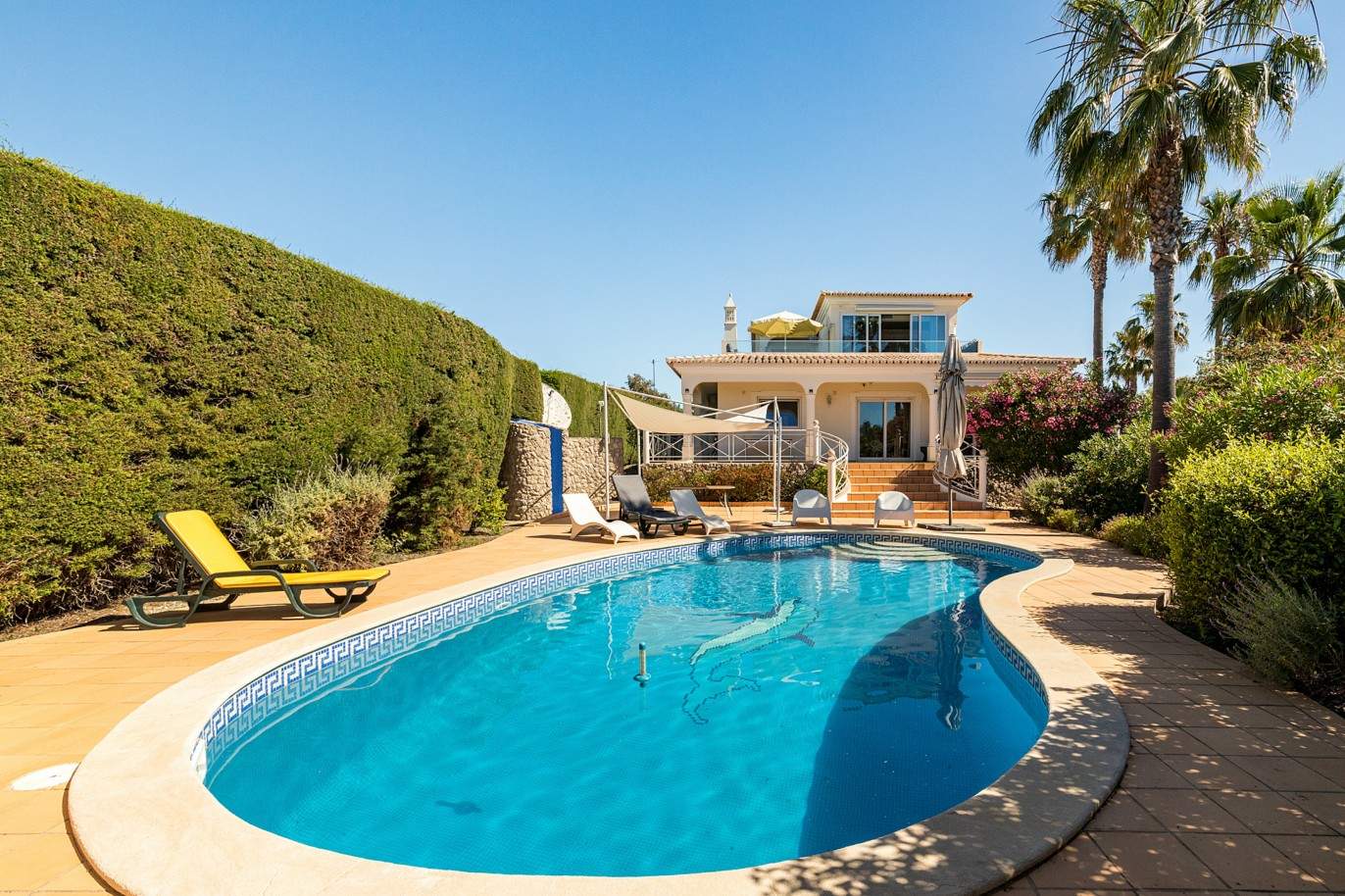 Villa de 4 chambres, avec piscine, à vendre, à Carvoeiro, Algarve_200508