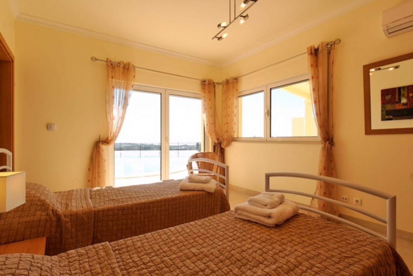 Villa de 4 dormitorios con piscina, en venta en Tavira, Algarve_201165