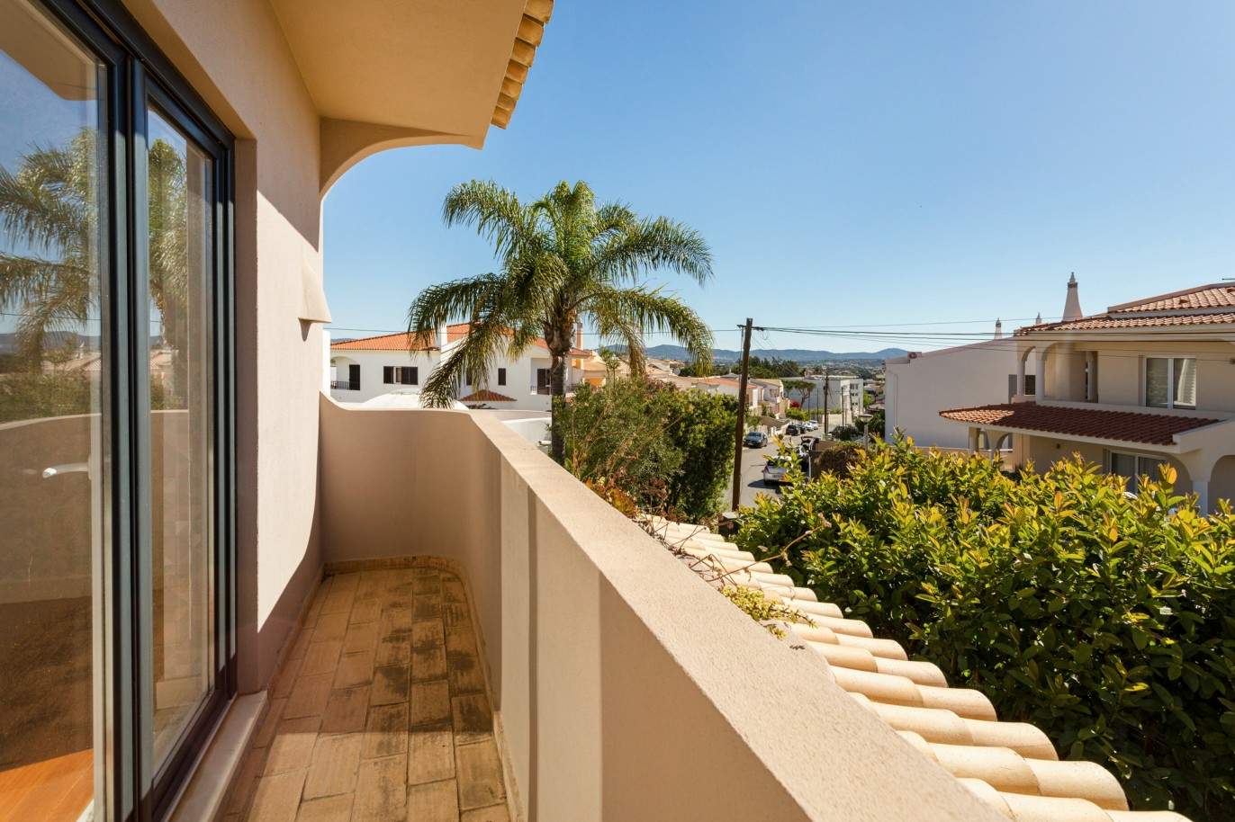 Villa de 4 dormitorios con piscina, en venta en Montenegro, Algarve_201203