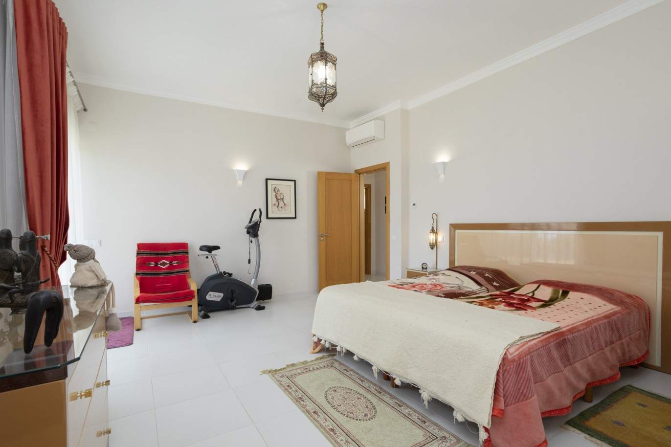 3 Bedroom Villa with swimming pool, for sale in Estoi, Algarve_201377