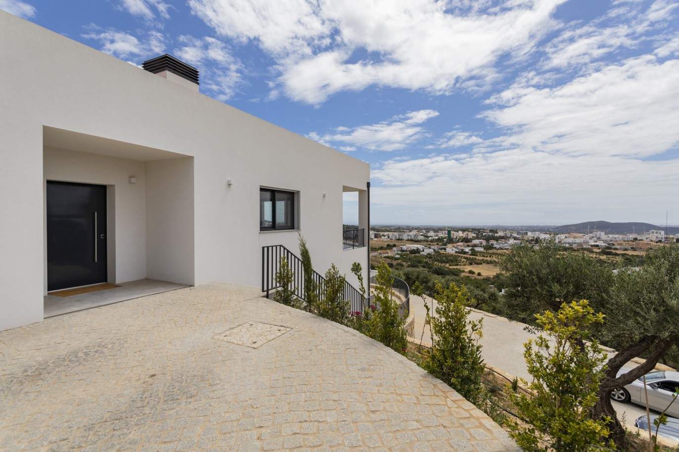 Villa de 4 dormitorios con piscina, en venta en S.Clemente, Loulé, Algarve_201789