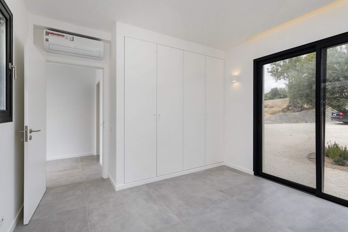 Villa de 4 dormitorios con piscina, en venta en S.Clemente, Loulé, Algarve_201802