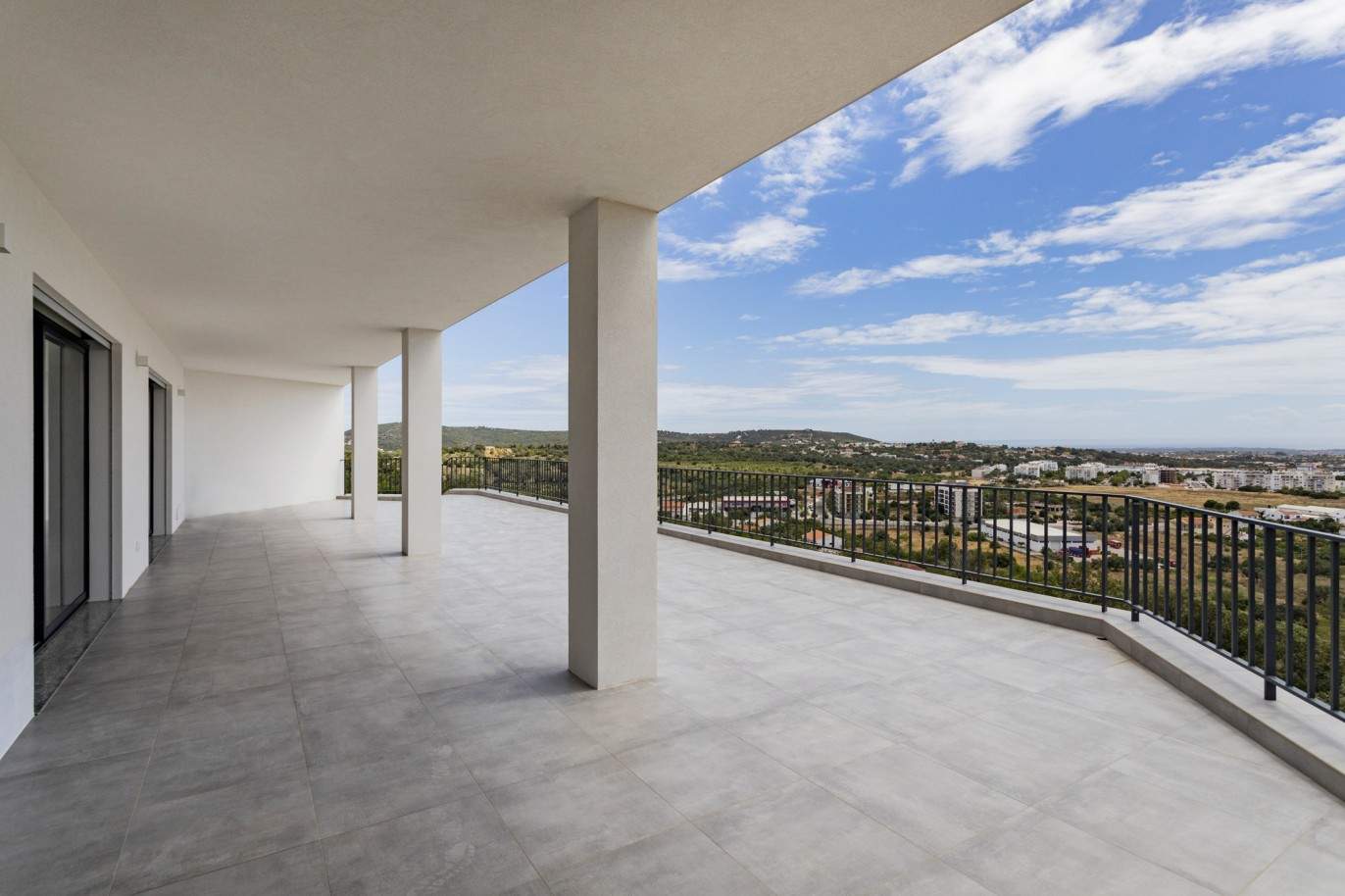 Villa de 4 dormitorios con piscina, en venta en S.Clemente, Loulé, Algarve_201812