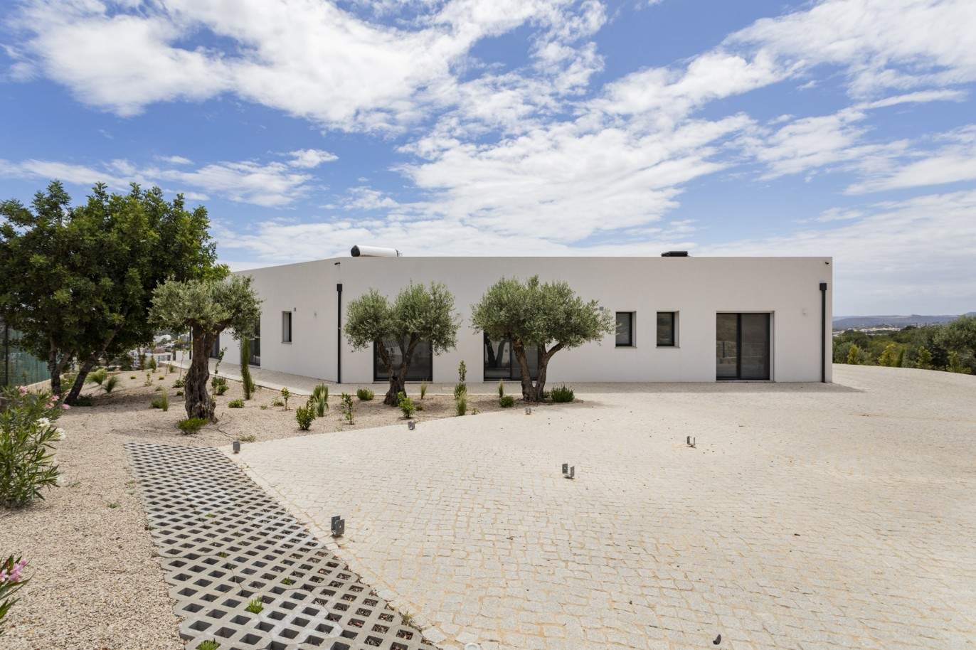 Villa de 4 dormitorios con piscina, en venta en S.Clemente, Loulé, Algarve_201813