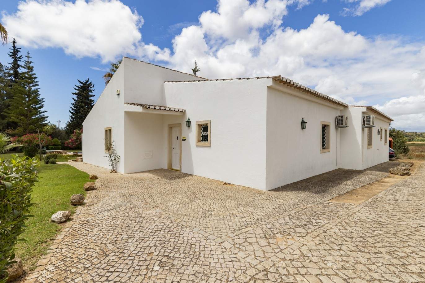 Propriété familiale de style rustique avec cinq chambres, à vendre, à Pêra, Algarve_201838