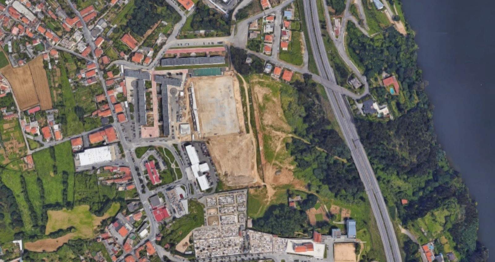 Verkauf: Baugrundstücke, in der 2. Linie des Flusses, in V. N. Gaia, Porto, Portugal_203011
