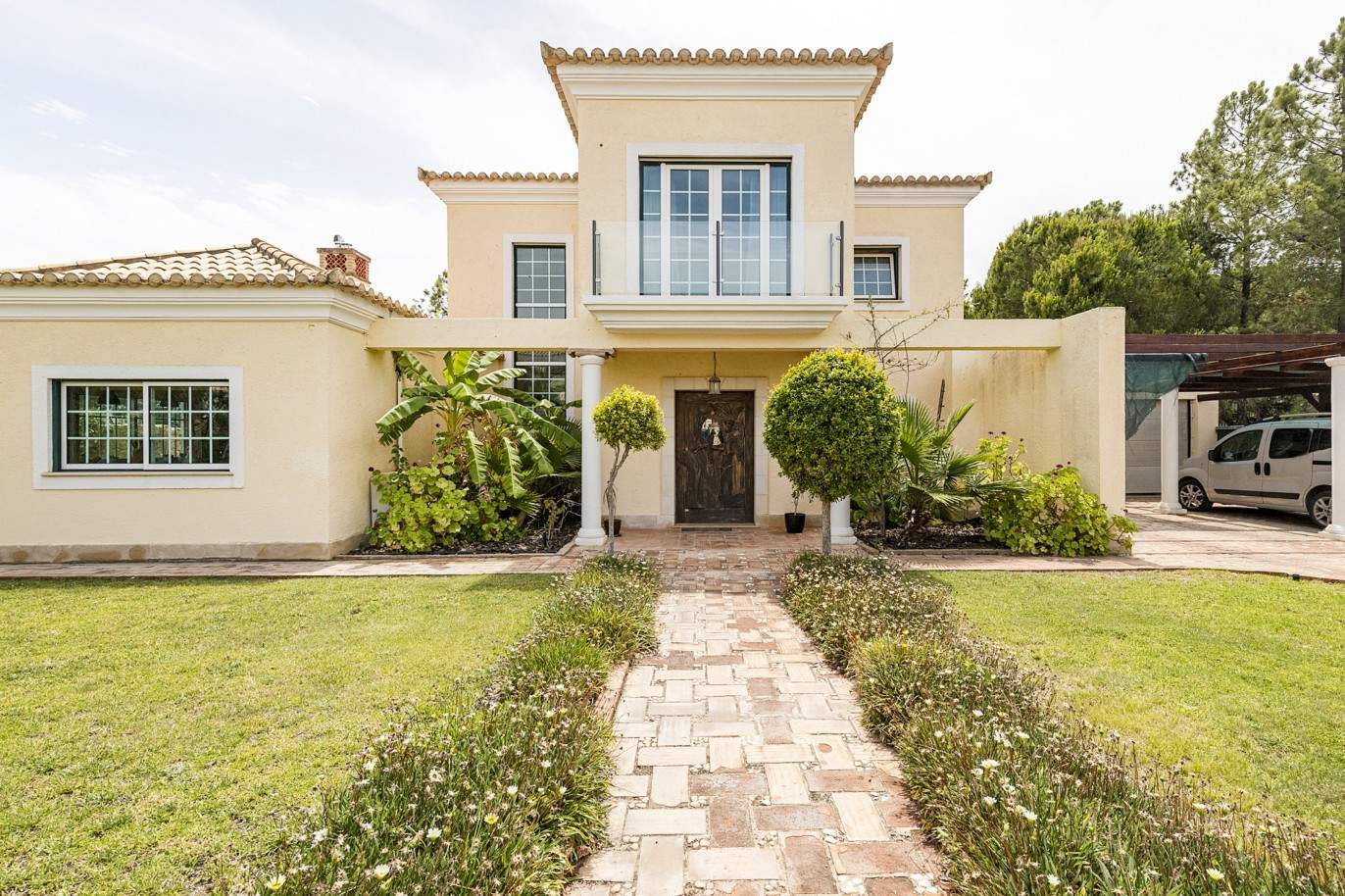 Villa de 4 chambres, avec piscine, à vendre, à Quarteira, Algarve_203429