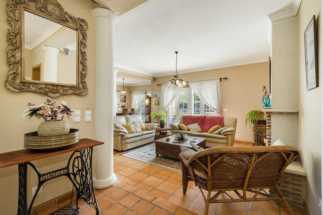 Villa de 4 chambres, avec piscine, à vendre, à Quarteira, Algarve_203432