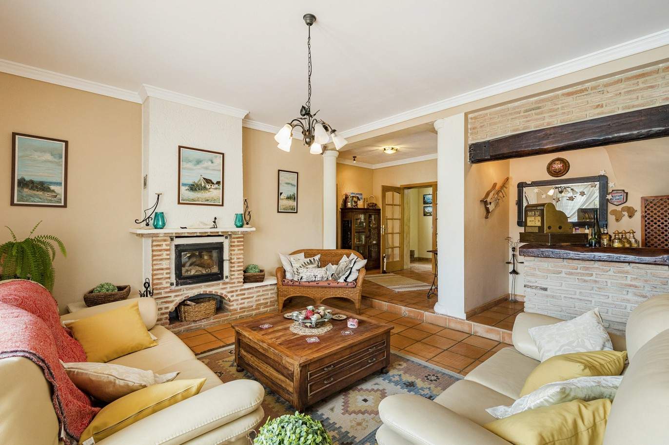 Villa de 4 chambres, avec piscine, à vendre, à Quarteira, Algarve_203435