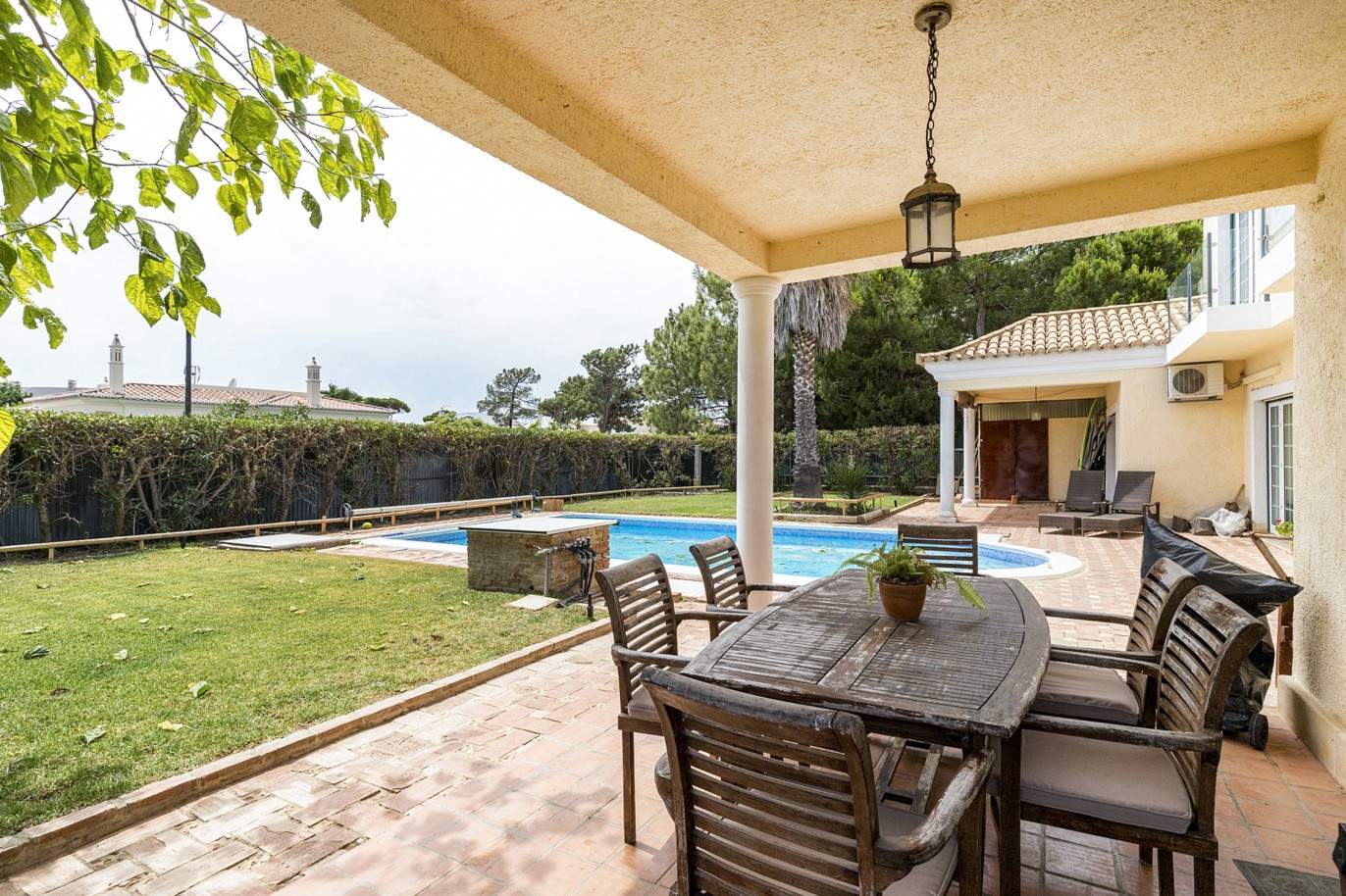 Villa de 4 chambres, avec piscine, à vendre, à Quarteira, Algarve_203451