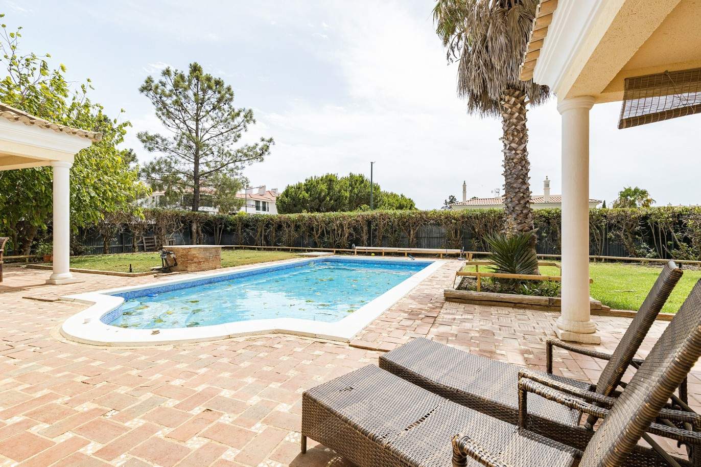 Villa de 4 chambres, avec piscine, à vendre, à Quarteira, Algarve_203453