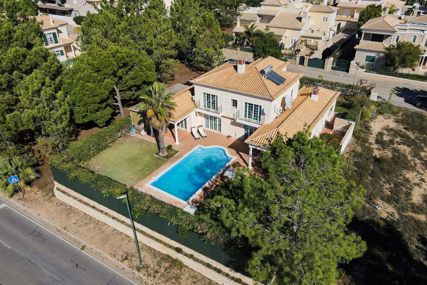 Villa de 4 chambres, avec piscine, à vendre, à Quarteira, Algarve_204072