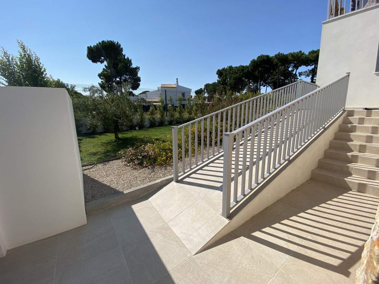 Villa adosada, con piscina, en venta, en Vilamoura, Algarve_204516