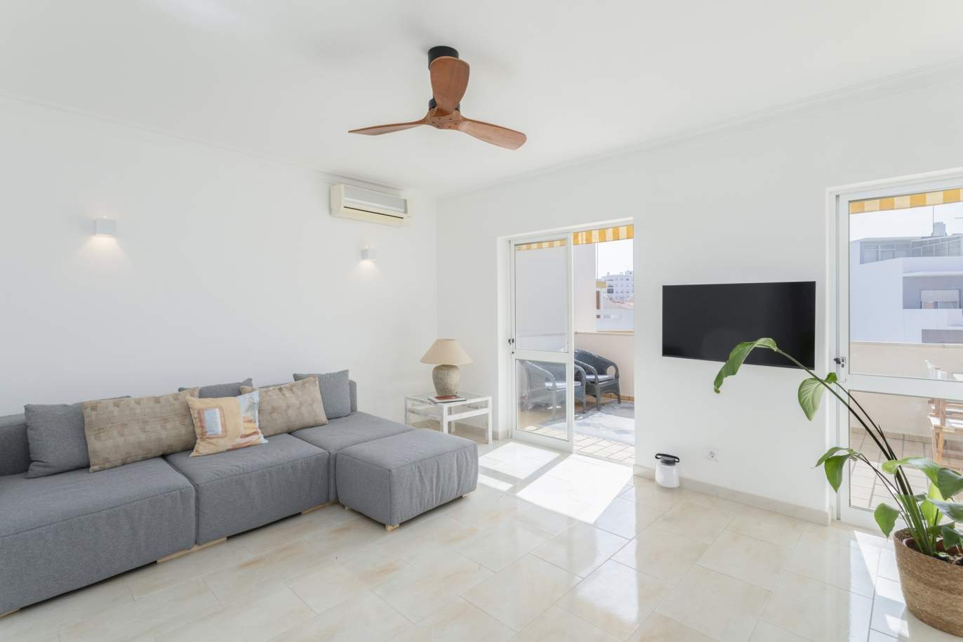 Piso de 1 dormitorio en venta en Quarteira centro, Algarve_204539