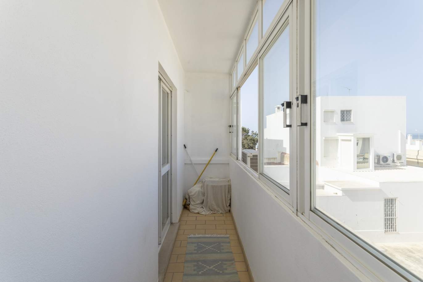 Piso de 1 dormitorio en venta en Quarteira centro, Algarve_204555