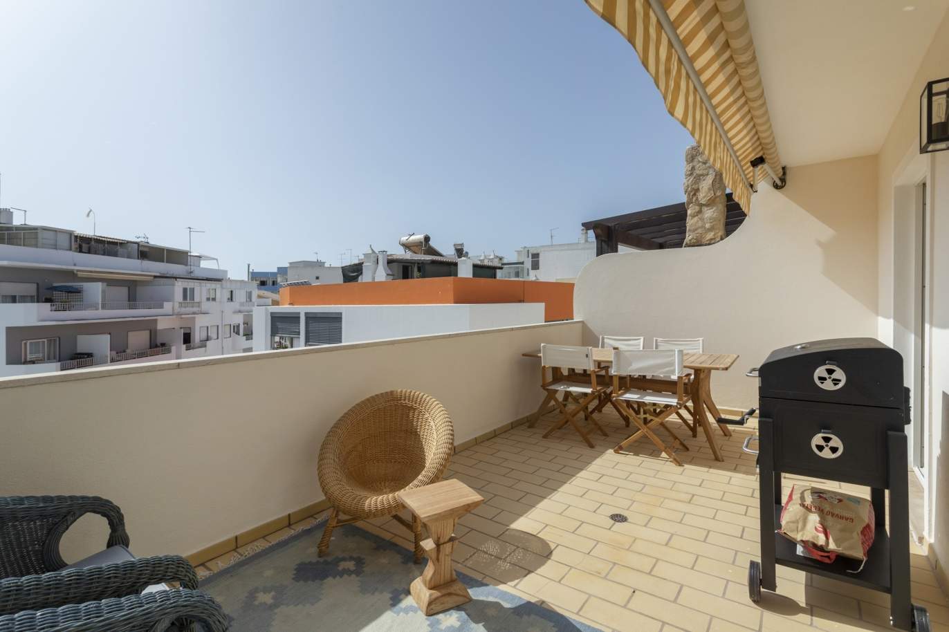 Piso de 1 dormitorio en venta en Quarteira centro, Algarve_204560