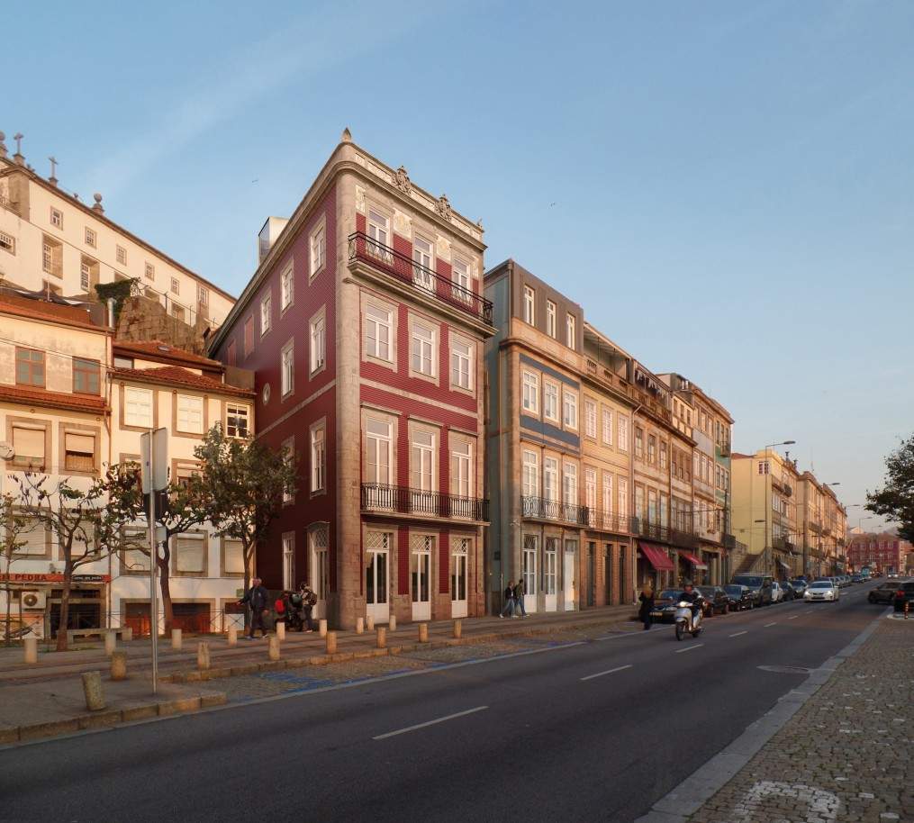 Piso dúplex nuevo con balcón y vistas al río, en venta, en el centro de Oporto_204716