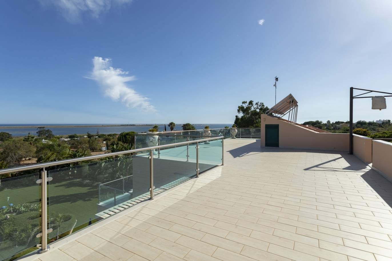 Magnificent 3 bedroom villa with sea view for sale in Olhão, Algarve_205684