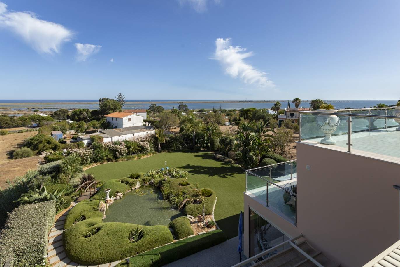 Magnificent 3 bedroom villa with sea view for sale in Olhão, Algarve_205685