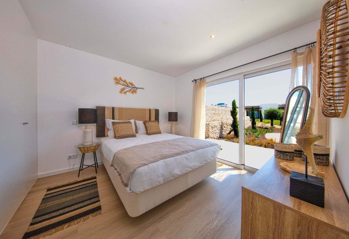 Villa de 2+1 chambres dans un complexe, à vendre à Carvoeiro, Algarve_206840