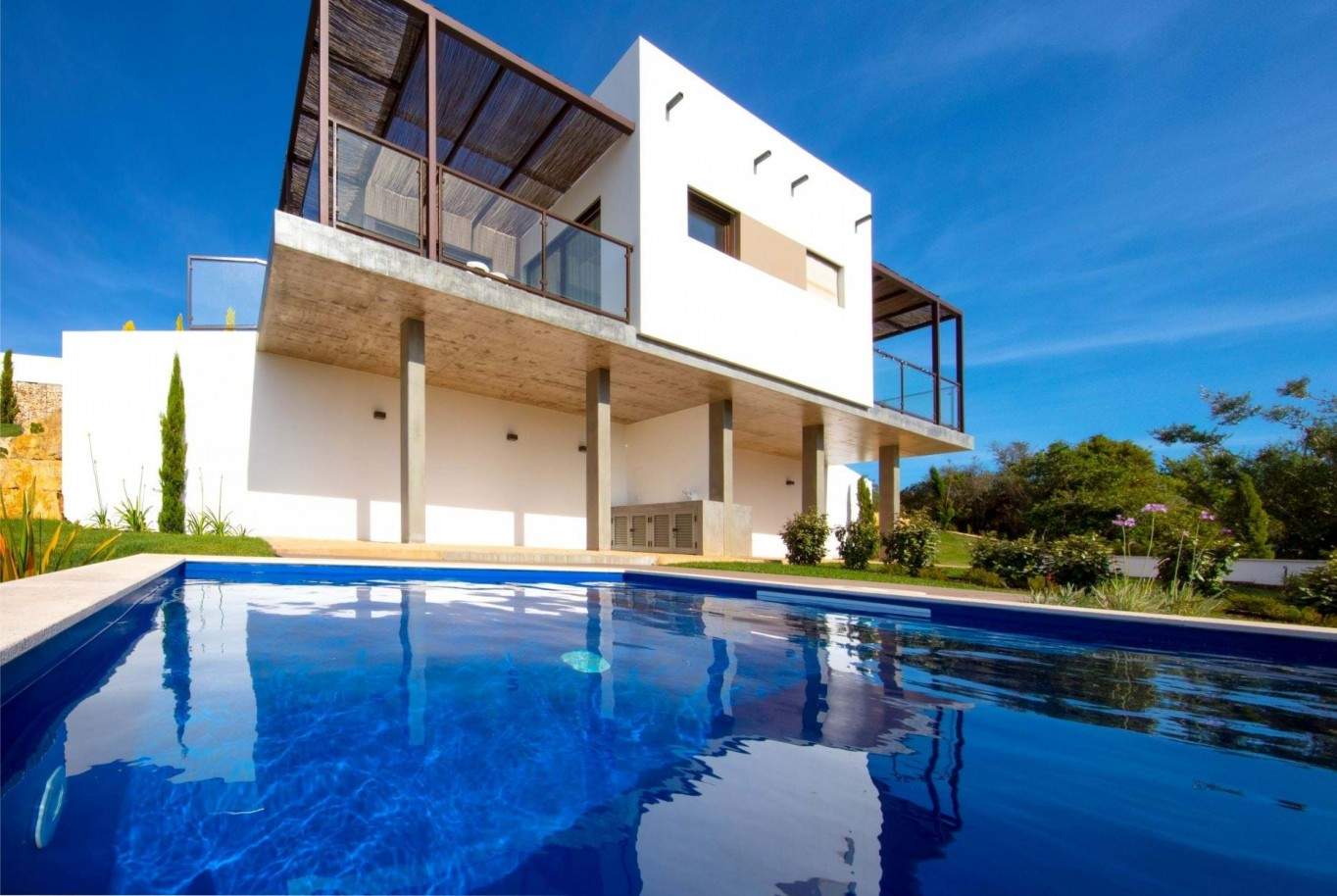 Villa de 2+1 chambres dans un complexe, à vendre à Carvoeiro, Algarve_206846