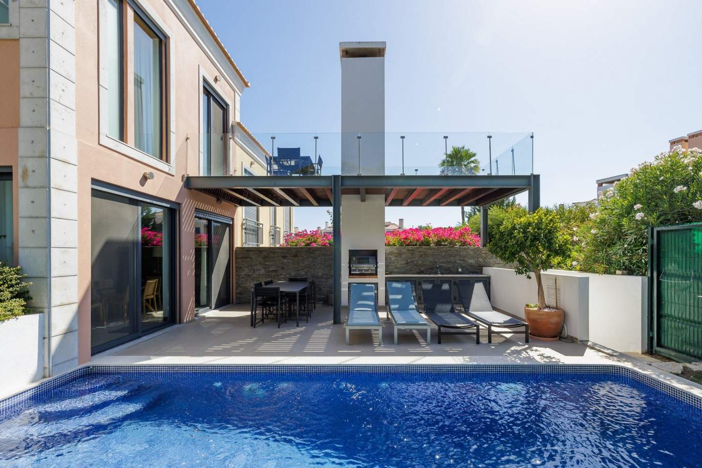 2-bedroom-villa-with-pool-for-sale-in-vale-do-lobo-algarve