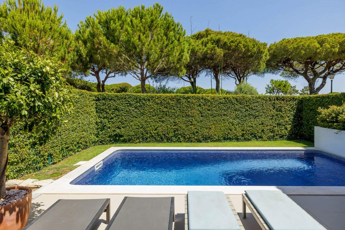 Moradia V2 com piscina, para venda em Vale do Lobo, Algarve_207345