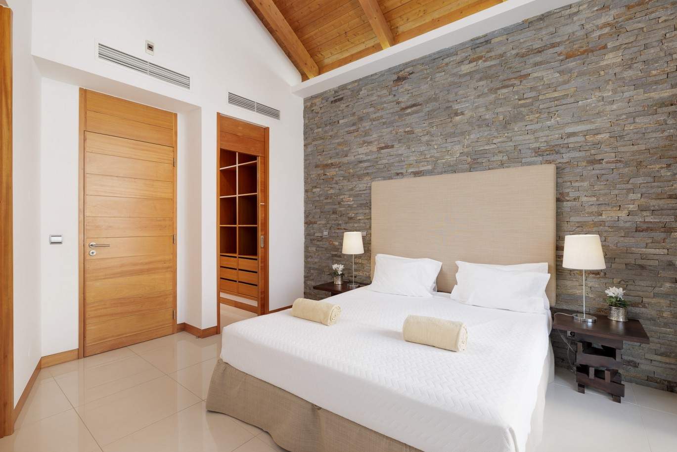 Villa de 2 dormitorios con piscina en venta en Vale do Lobo, Algarve_207349